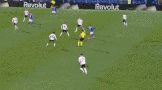 2-0,21岁皇马旧将妙传,38岁法布雷加斯率队12场不败,逼近意甲榜首