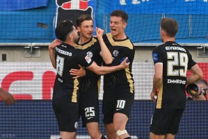 德乙升级附加赛！2-2，3分钟连扳2球，德甲第16逼平德乙第3
