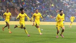 3-1，38岁法布雷加斯发威：率队8场不败，反超国米，逼近意甲前三