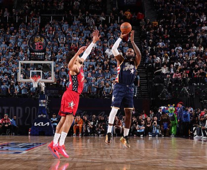 詹姆斯8分杜兰特5分3断 福克斯绝杀条纹队胜星辰队